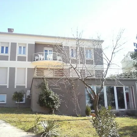 Lilly Apartmán *